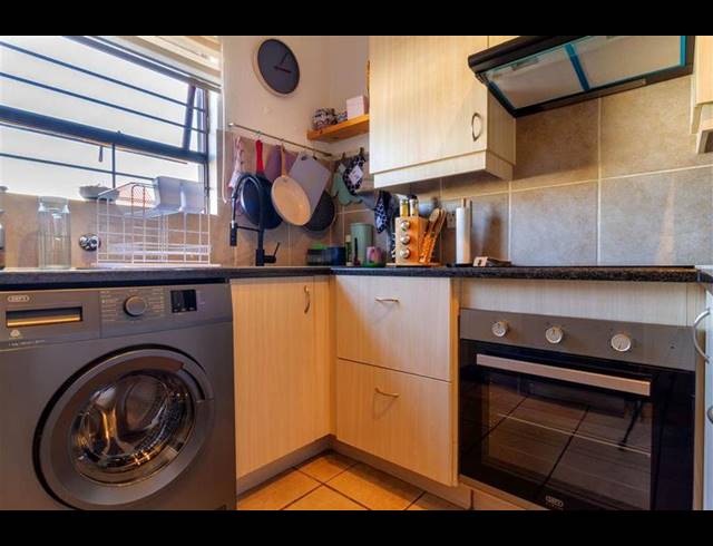 2 BEDROOM APARTMENT FOR SALE IN ROOSEVELT PARK